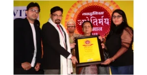 Gaurav Marwaha receiving award from UP's Governor AnandiBen Patel
